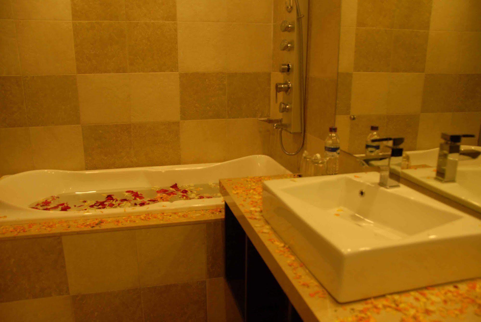 Silver Sands Beach Resort Daman Dış mekan fotoğraf